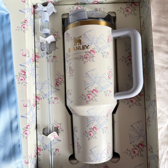 LAST ONE STANLEY X LOVESHACKFANCY HOLIDAY QUENCHER | 40 OZ - Picture 2 of 10